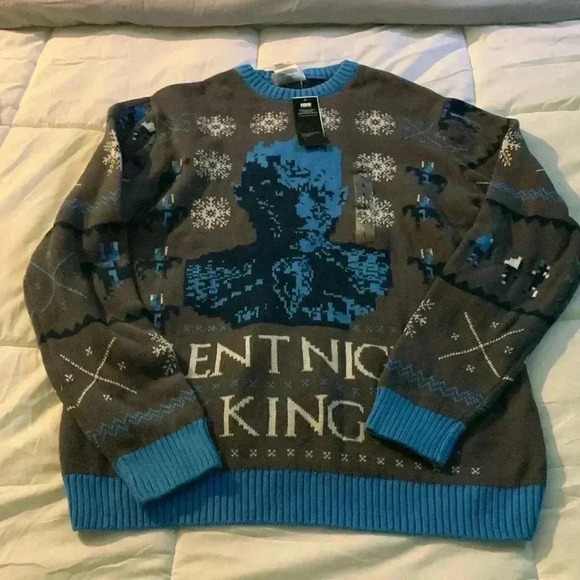 Game of Thrown Christmas Swaeter - Picture 1 of 3